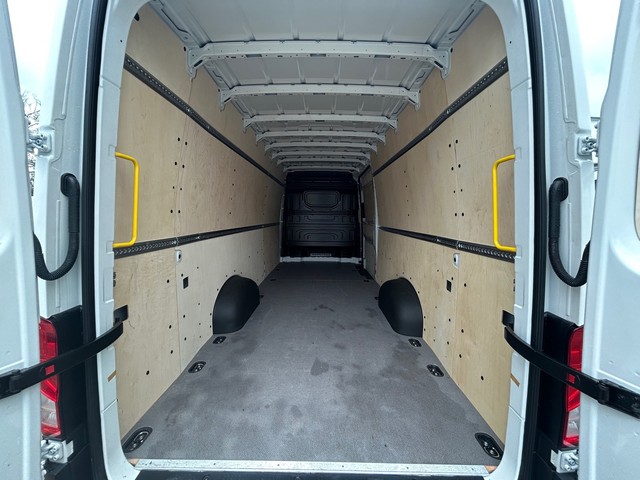 Foto 1 - Volkswagen Crafter Kasten 35 2.0TDI lang plus Hochdach FWD, Candy-Weiß