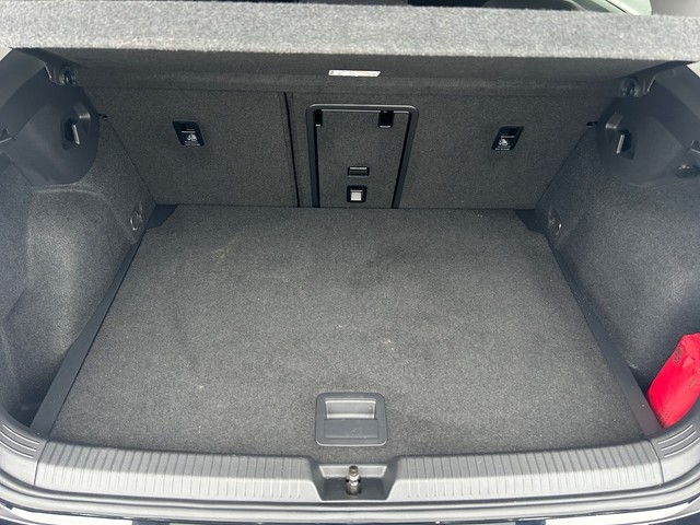 Foto 1 - Volkswagen Golf VIII Lim. 2.0 TDI Life LED+ACC+DIGIPRO+++, Deep Black Perleffekt