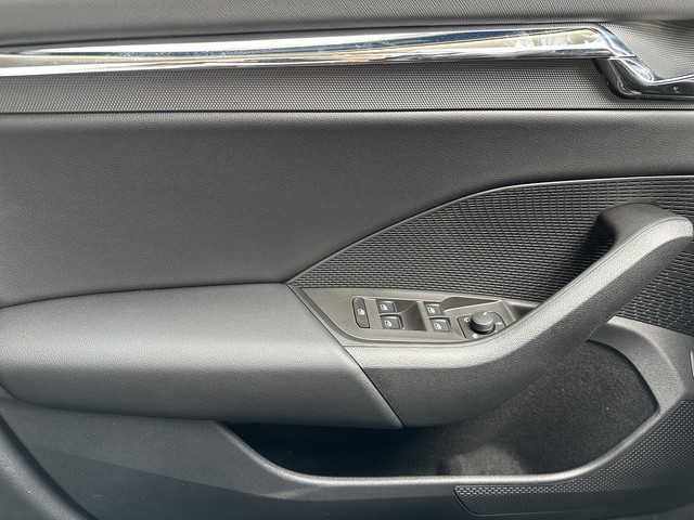 Foto 1 - SKODA OCTAVIA COMBI 1.5TSI DSG Selection Plus, Race-Blau Metallic