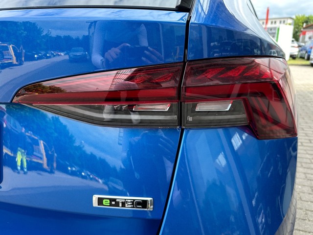 Foto 1 - SKODA OCTAVIA COMBI 1.5TSI DSG Selection Plus, Race-Blau Metallic