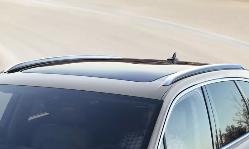 Touareg view from above with tilting and sliding panoramic sunroof - Erkner Gruppe - Der neue VW Amarok vs der VW Touareg